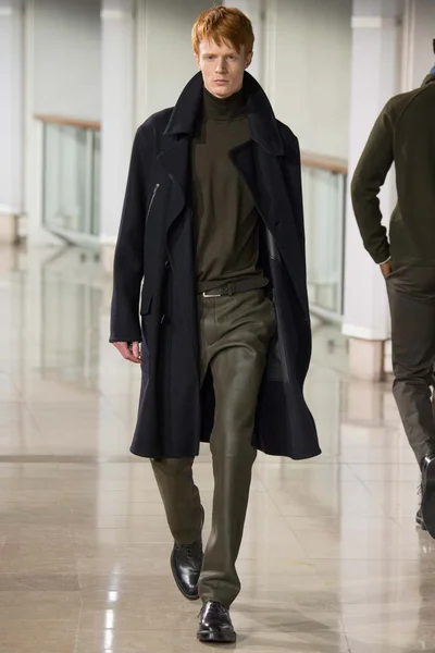 Look 14
